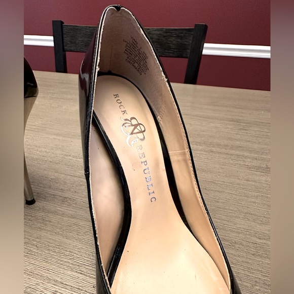 ⭐️2for$15⭐️ Rock & Republic chrome stilettos! - Picture 4 of 5